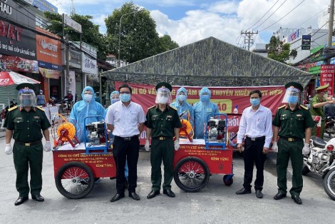 CÔNG TY GỖ ĐỨC THÀNH trao tặng 2 xe phun khử khuẩn cho quận Gò Vấp