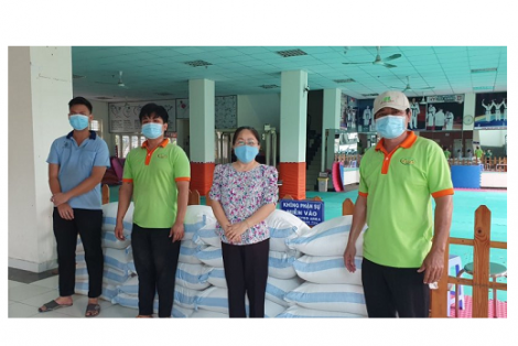 Gỗ Đức Thành tặng 1 tấn gạo cho quận Gò Vấp